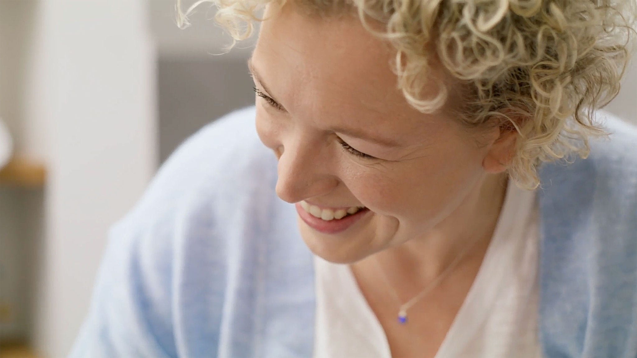 Egészségügyi szakember barátságos mosollyal.