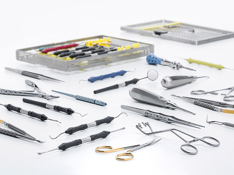 Különböző eszközök fogászati sebészethez